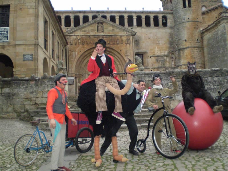 QUIÉN DIJO QUE TENÍAS QUE SER UN NIÑO PARA DISFRUTAR DE LOS TÍTERES. ¡ VEN Y DIVIÉRTETE¡