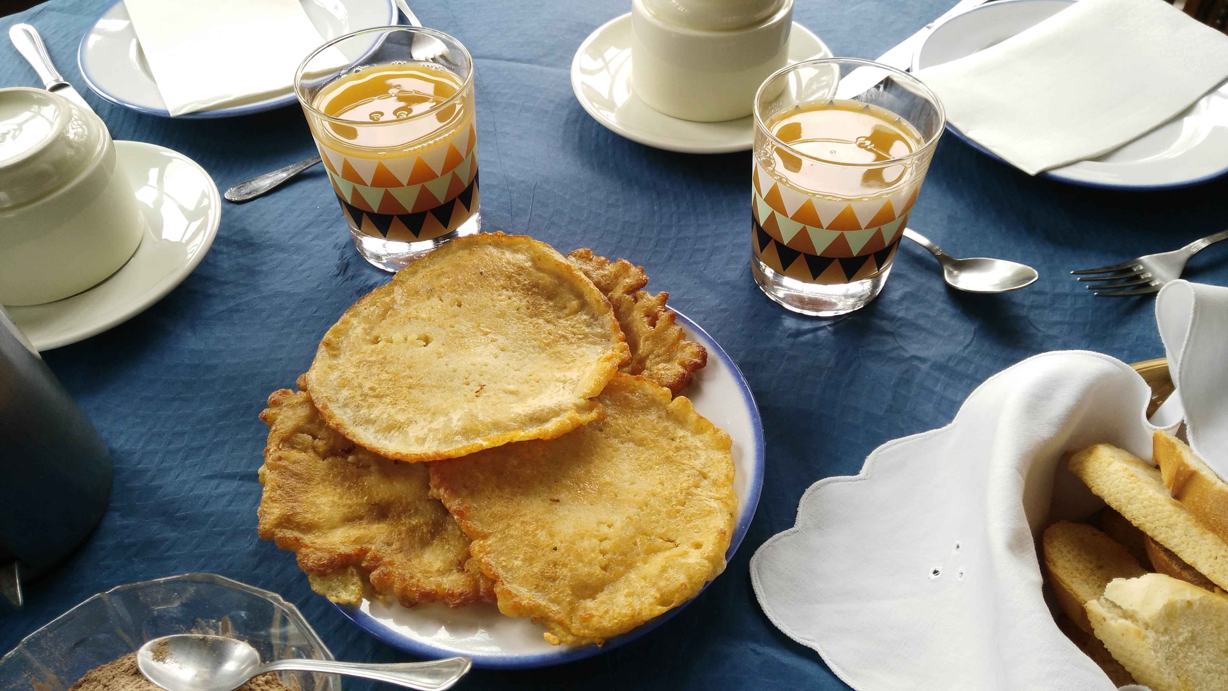 MÁS FOTOS DEL DESAYUNO. HOY COMEMOS FRISUELOS.